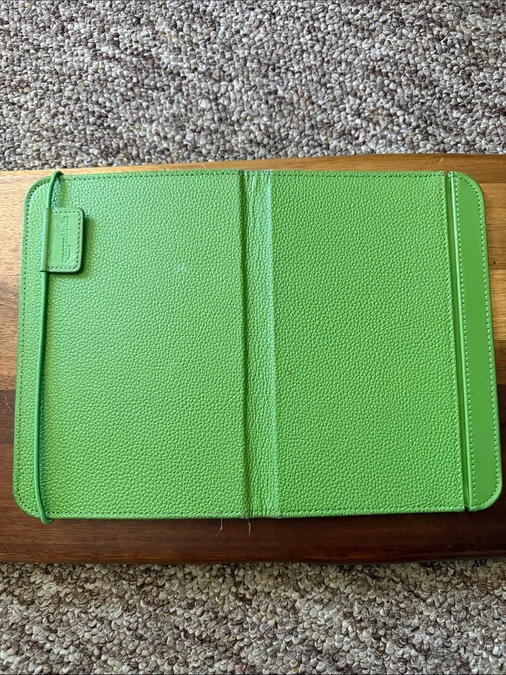 Amazon Kindle eReader dark grey with Green Folio Cover with charger